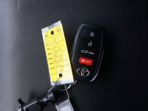 Used 2025 Toyota 4Runner TRD Off-Road Premium AWD/4WD image 36