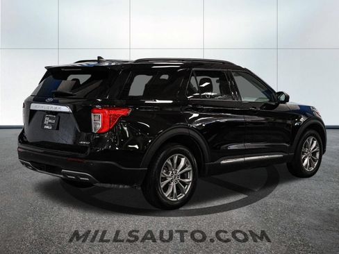 Used 2024 Ford Explorer XLT w/ Equipment Group 202A AWD/4WD image 8
