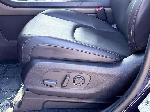 Used 2025 Kia Carnival FWD image 22