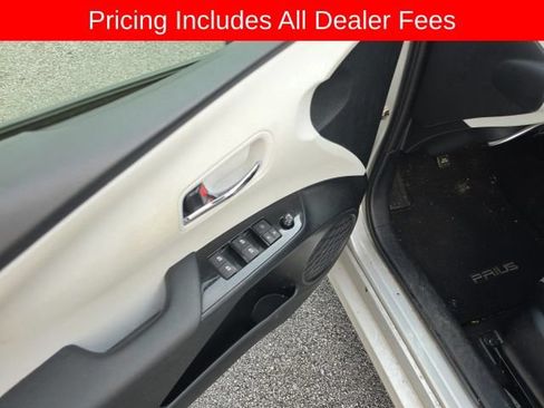 Used 2016 Toyota Prius Four FWD image 3