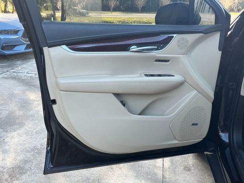Used 2018 Cadillac XT5 Luxury image 16