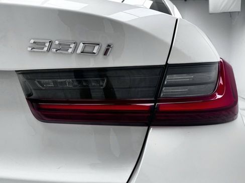 Used 2025 BMW 330i xDrive Sedan w/ Convenience Package image 17