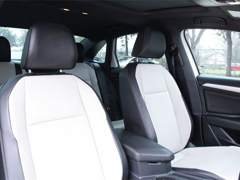 Used 2020 Volkswagen Jetta R-Line w/ R-Line Cold Weather Package image 28