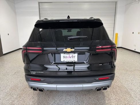 Used 2025 Chevrolet Traverse LT w/ Driver Confidence Package image 5