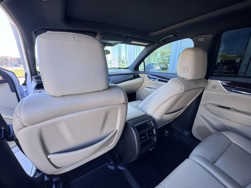 Used 2017 Cadillac XT5 Luxury w/ Driver Awareness Package image 17