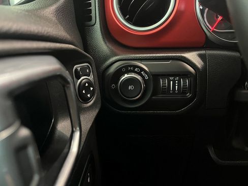 Used 2022 Jeep Wrangler Unlimited Sahara image 18