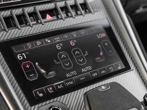 Used 2024 Lamborghini Urus Performante AWD/4WD image 44