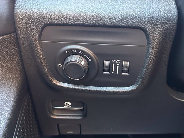 Used 2025 Jeep Grand Cherokee L Altitude AWD/4WD image 18