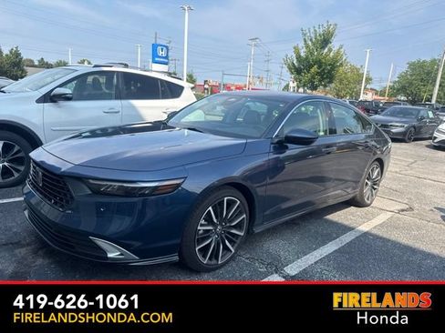 Used 2025 Honda Accord Touring image 2