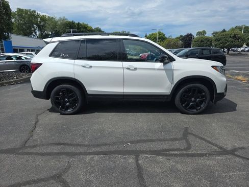 Certified 2024 Honda Passport Black Edition image 8