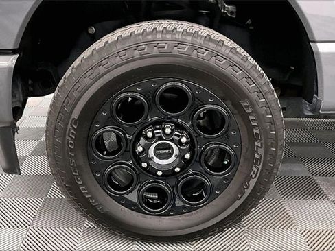 Used 2024 Ford F250 Lariat w/ Black Appearance Package image 9