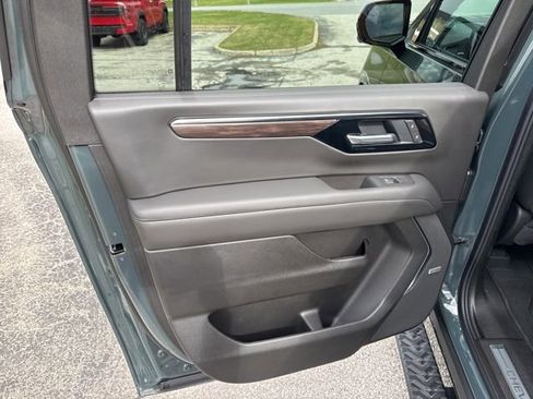 New 2026 Chevrolet Suburban Z71 w/ Z71 Off-Road Package AWD/4WD image 51