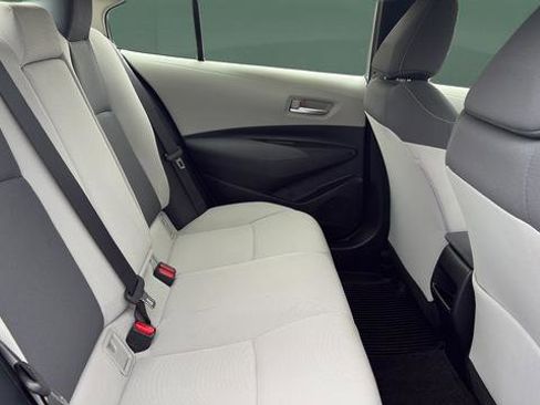 Used 2021 Toyota Corolla LE image 23