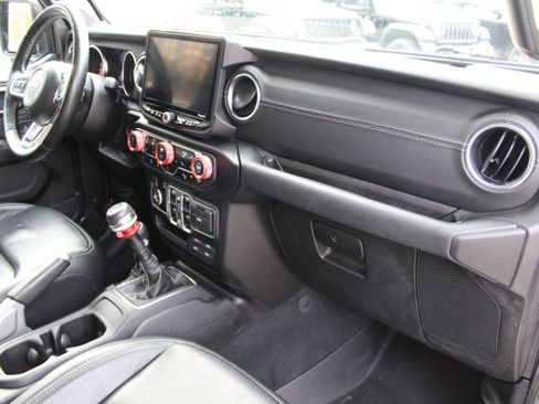 Used 2019 Jeep Wrangler Unlimited Sahara w/ Dual Top Group image 12