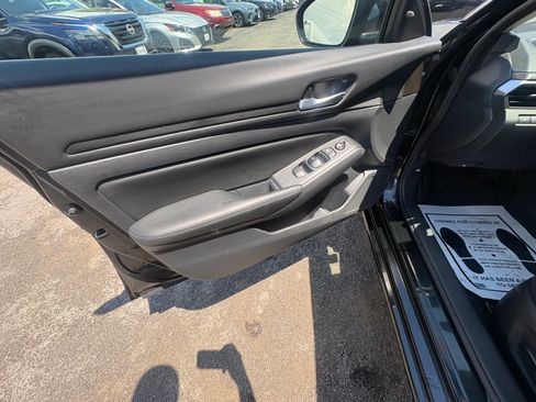 Used 2025 Nissan Altima 2.5 SV AWD/4WD image 14