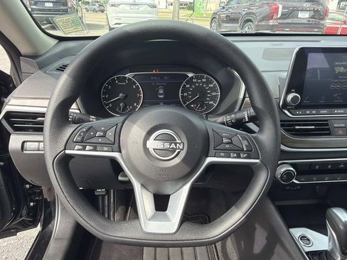 Used 2025 Nissan Altima 2.5 SV FWD image 22