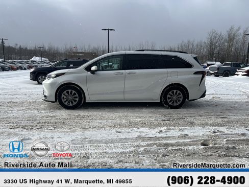 Used 2024 Toyota Sienna XLE image 4