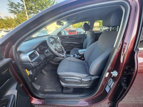 Used 2018 Kia Sorento AWD image 10