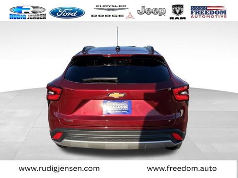 Used 2025 Chevrolet Trax LT image 8