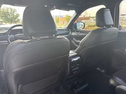 Used 2024 Jeep Grand Cherokee L Laredo AWD/4WD image 28