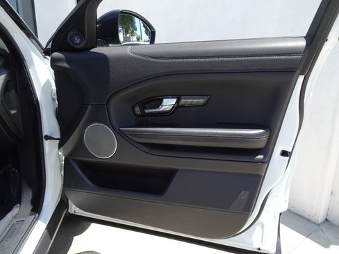 Used 2019 Land Rover Range Rover Evoque SE AWD/4WD image 19
