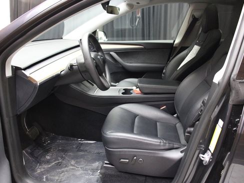 Used 2023 Tesla Model Y Long Range image 41