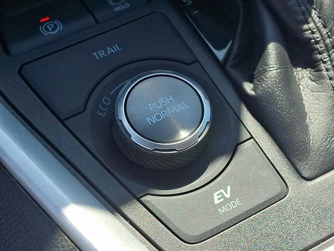 Used 2021 Toyota RAV4 Limited image 26