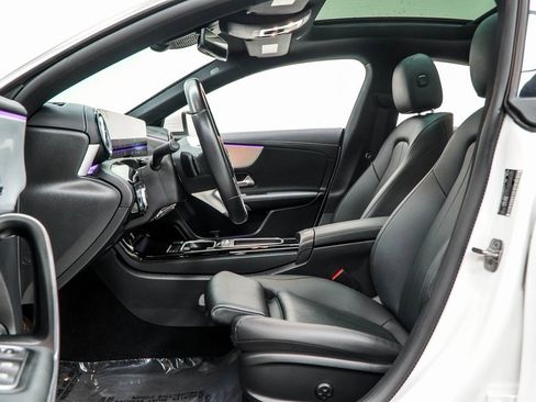 Used 2025 Mercedes-Benz CLA 250 image 37