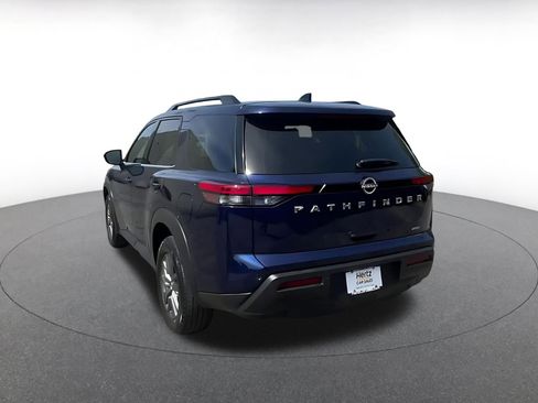 Used 2025 Nissan Pathfinder SV image 11