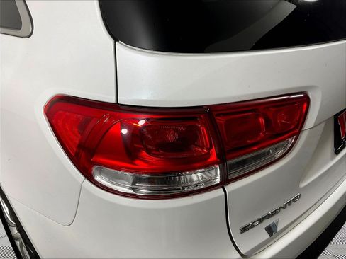 Used 2016 Kia Sorento FWD image 23