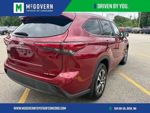 Used 2023 Toyota Highlander XLE AWD/4WD image 6