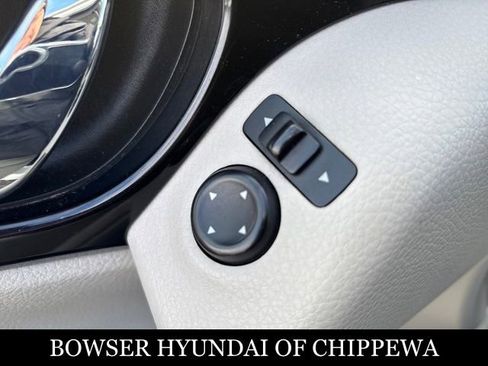 Used 2018 Nissan Rogue Sport SV image 13