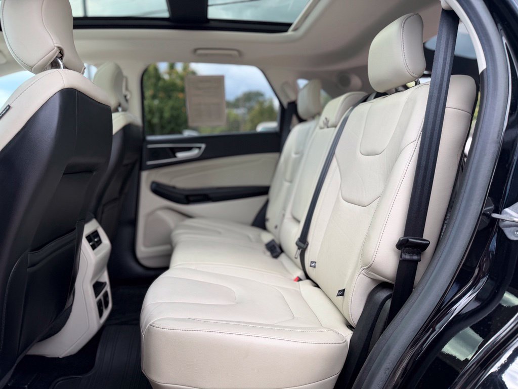 Used 2016 Ford Edge Titanium w/ Technology Package AWD/4WD image 13