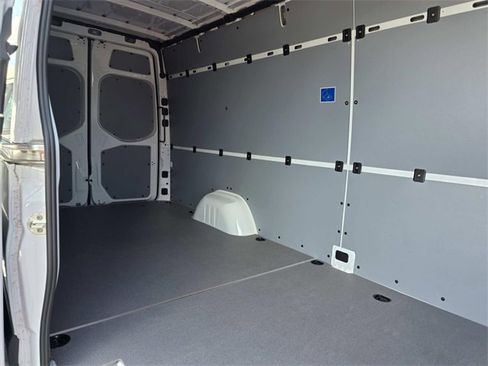 Used 2024 Mercedes-Benz Sprinter 2500 image 5