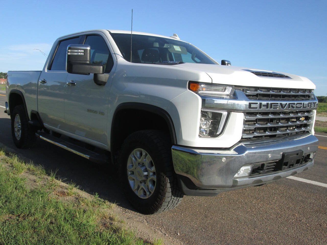 Used 2022 Chevrolet Silverado 2500 LTZ w/ Safety Package AWD/4WD image 3