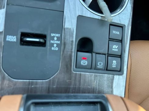 Certified 2025 Toyota Highlander Platinum AWD/4WD image 29