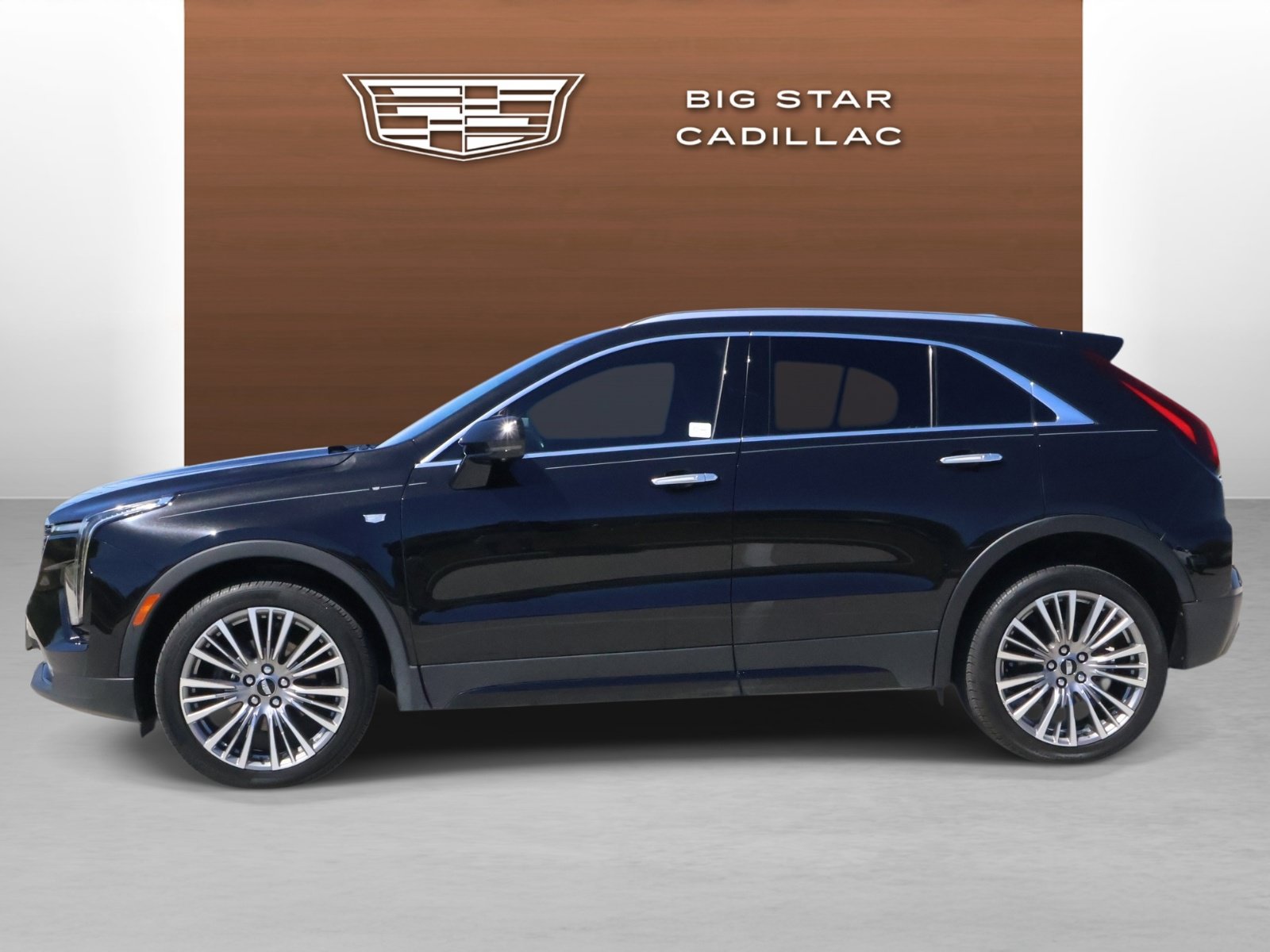 Used 2025 Cadillac XT4 Premium Luxury w/ Technology Package FWD image 2