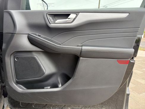 Used 2025 Ford Escape Platinum AWD/4WD image 25