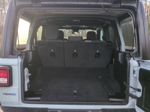 Used 2024 Jeep Wrangler Unlimited AWD/4WD image 23