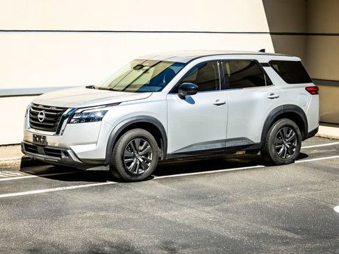 Used 2024 Nissan Pathfinder S AWD/4WD image 3