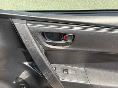 Used 2019 Toyota Corolla L FWD image 14