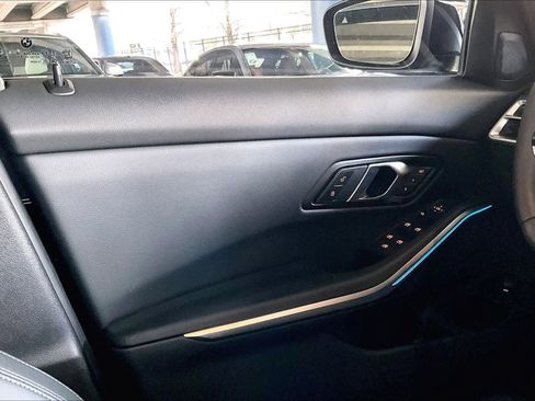 Used 2025 BMW 330i Sedan w/ Premium Package image 13