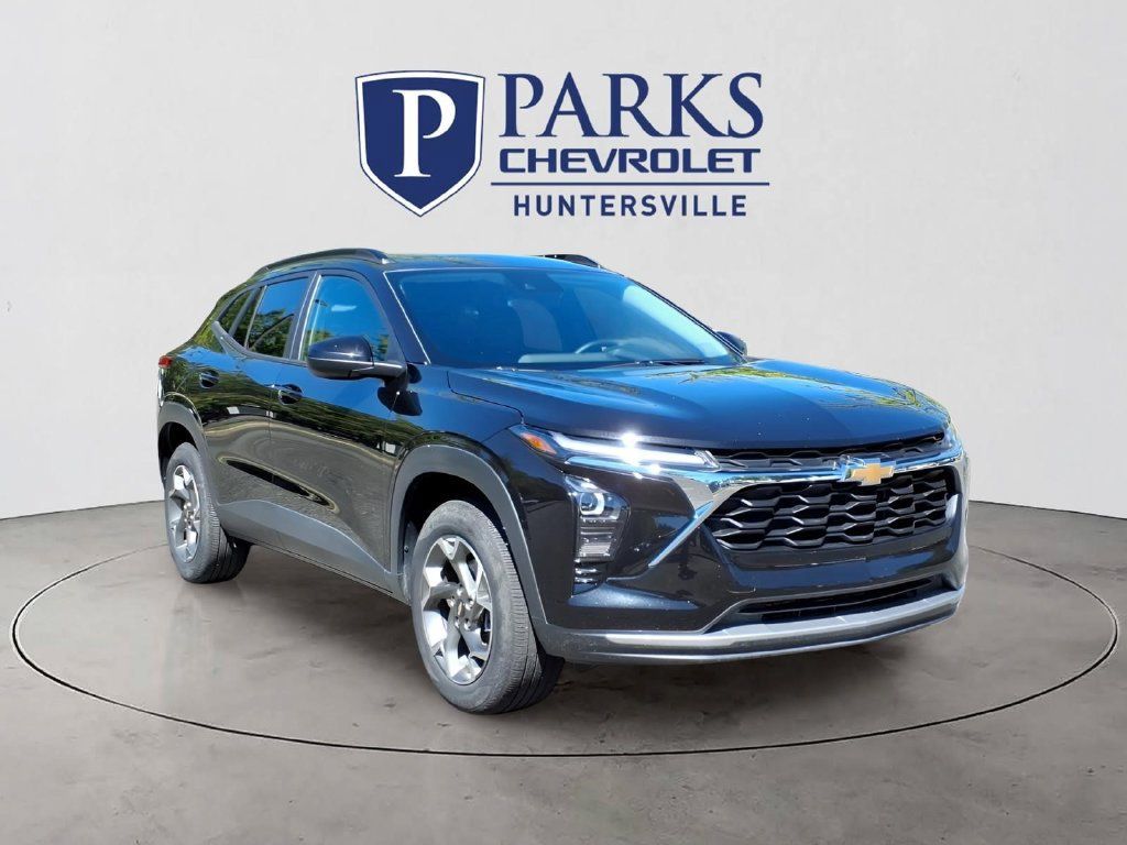 Used 2025 Chevrolet Trax LT w/ LT Convenience Package FWD image 1