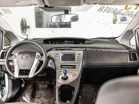 Used 2015 Toyota Prius Three image 31