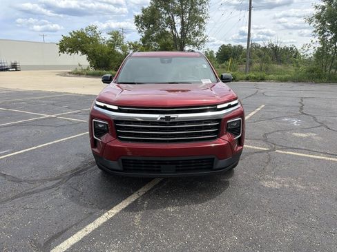 New 2026 Chevrolet Traverse LT w/ Driver Confidence Package AWD/4WD image 2