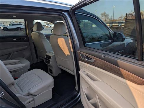 Used 2025 Volkswagen Atlas SEL Premium R-Line image 17