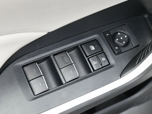 Used 2022 Toyota RAV4 XLE w/ Convenience Package AWD/4WD image 4