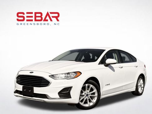 Used 2019 Ford Fusion SE FWD image 1