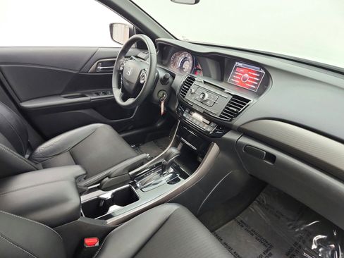 Used 2016 Honda Accord Sport image 17