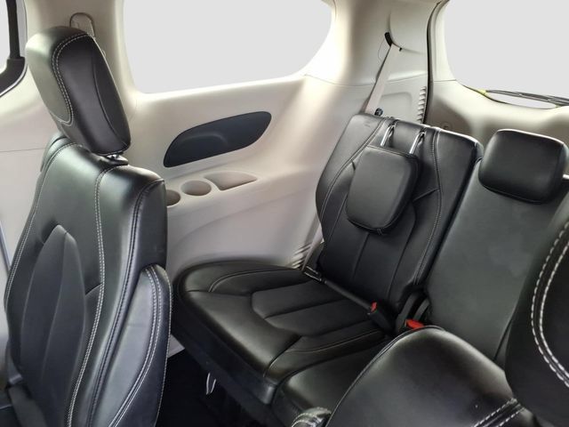 Used 2024 Chrysler Pacifica Touring-L FWD image 9